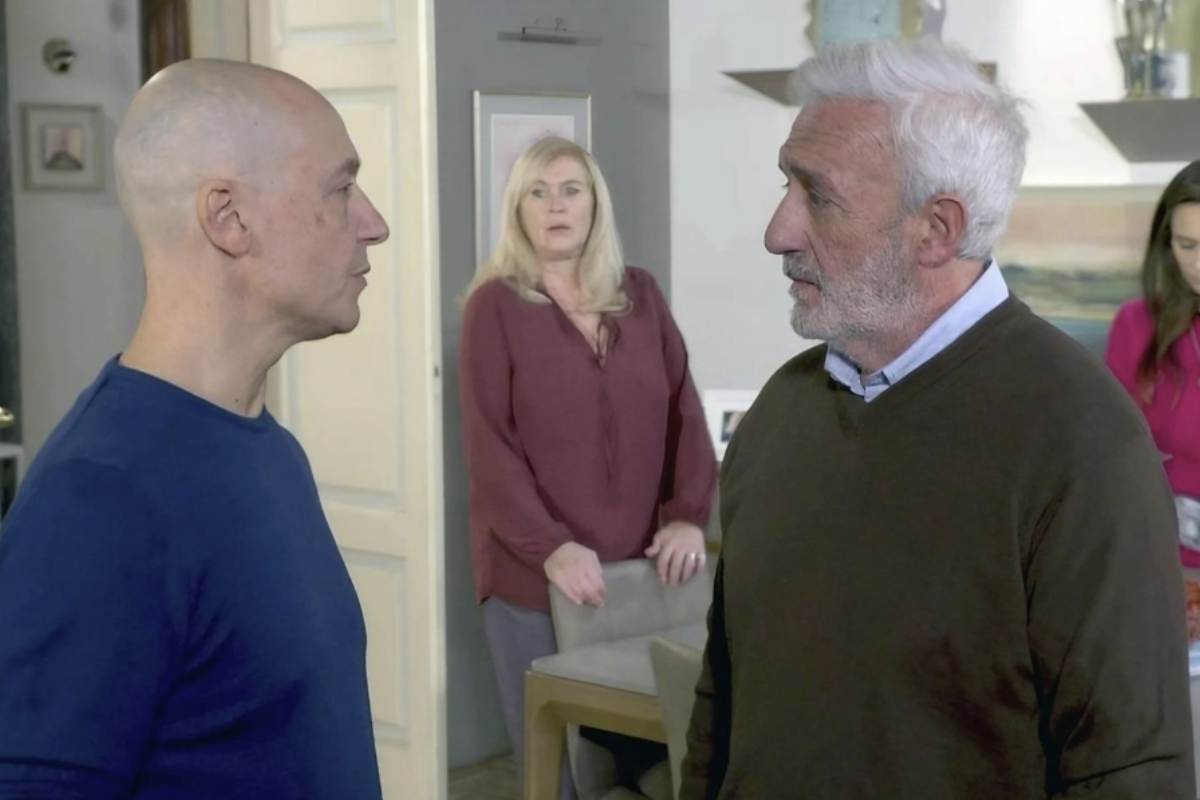 Nel microcosmo di Palazzo Palladini, le tensioni quotidiane non sono meno intense. Raffaele si trova stretto tra l’ansia di Renato e le pressioni di Otello