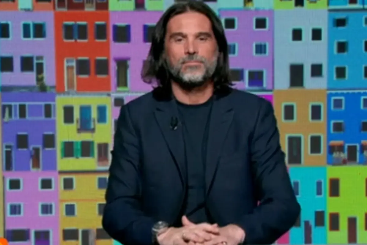 Lele Adani durante una trasmissione Rai