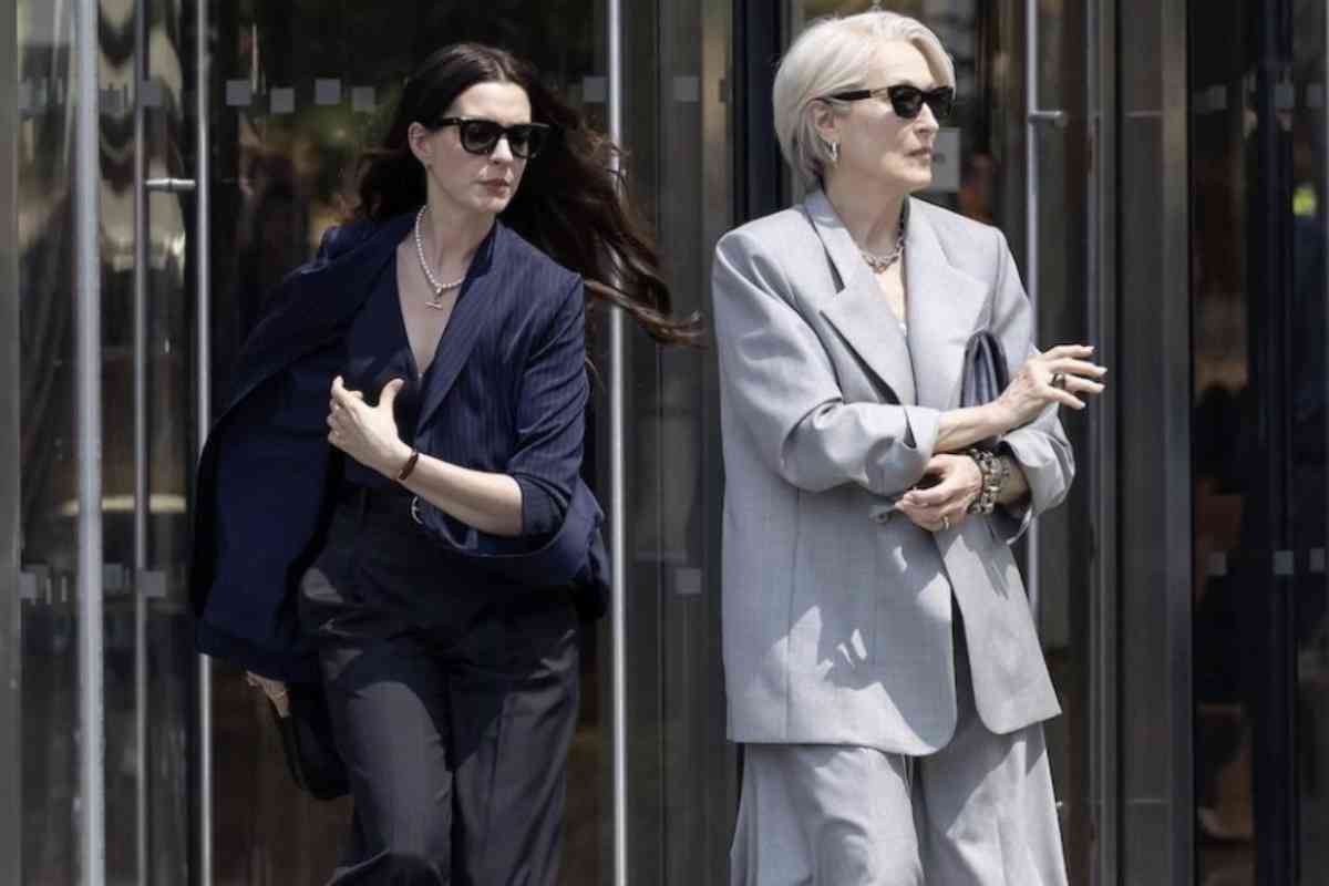 C’è un motivo preciso se, a distanza di quasi vent’anni, “Il Diavolo veste Prada” continua a essere cercato ogni volta che compare in palinsesto