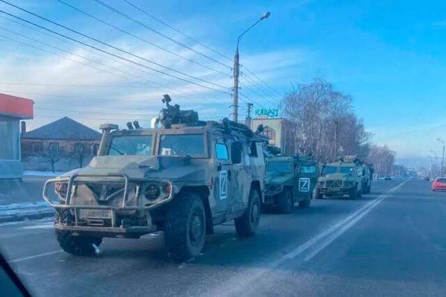 Veicoli militari russi distrutti a Kharkiv nel