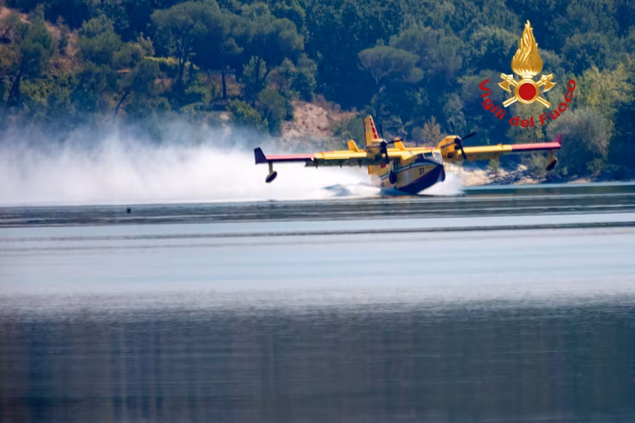 Canadair1