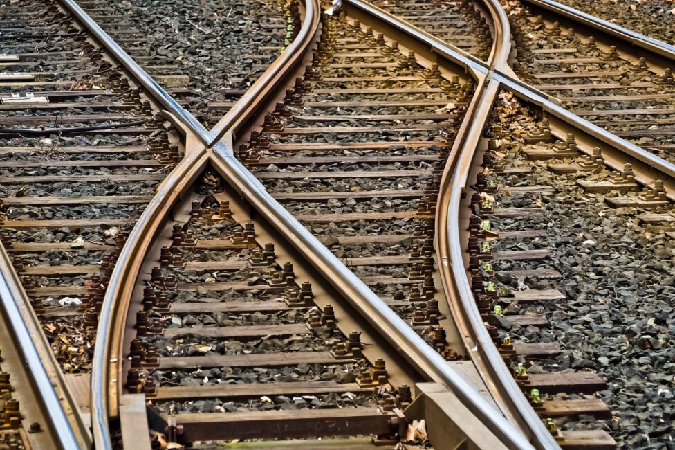 Treni treno bianri