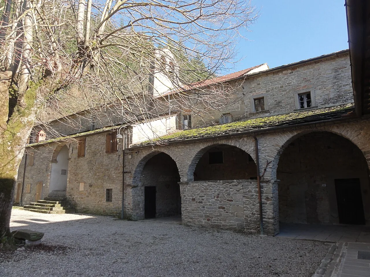 La Badia di Moscheta, dove i monaci vallombrosani insegnarono all'Appennino a diventare paesaggio