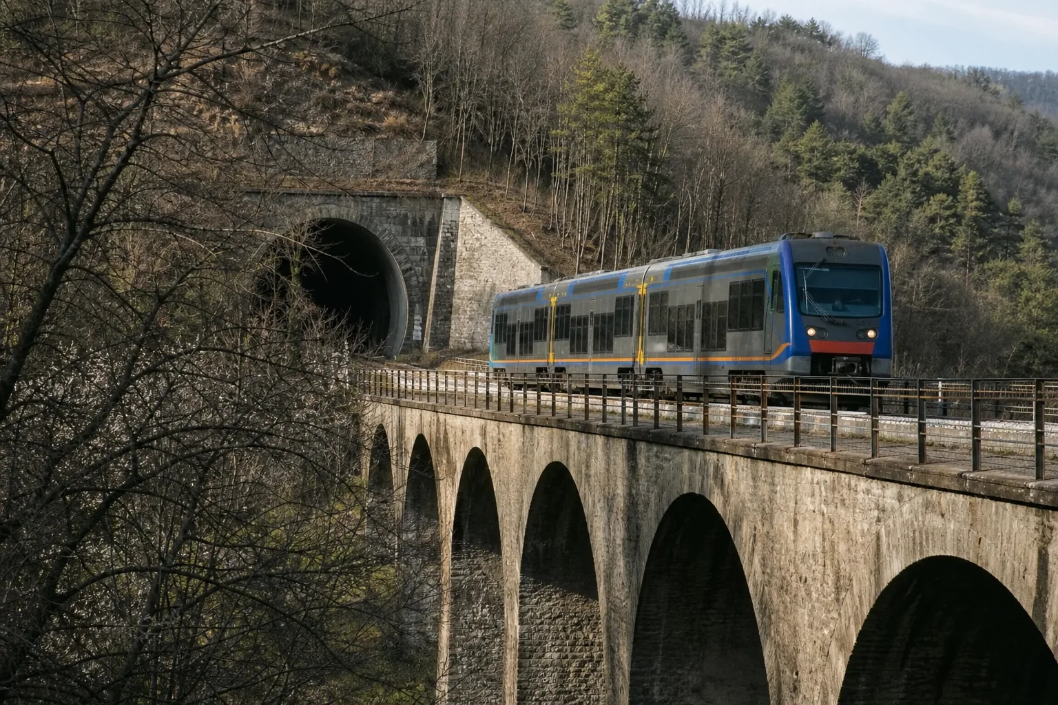 La ferrovia Faentina compie 130 anni: storia, gallerie e il futuro della mobilità nel Mugello